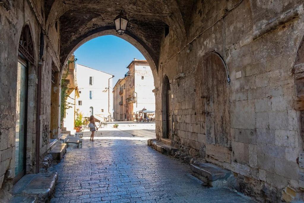 Apartamento Casa Vitelli - Centro Storico A Due Passi Da Tutto Terracina Exterior foto