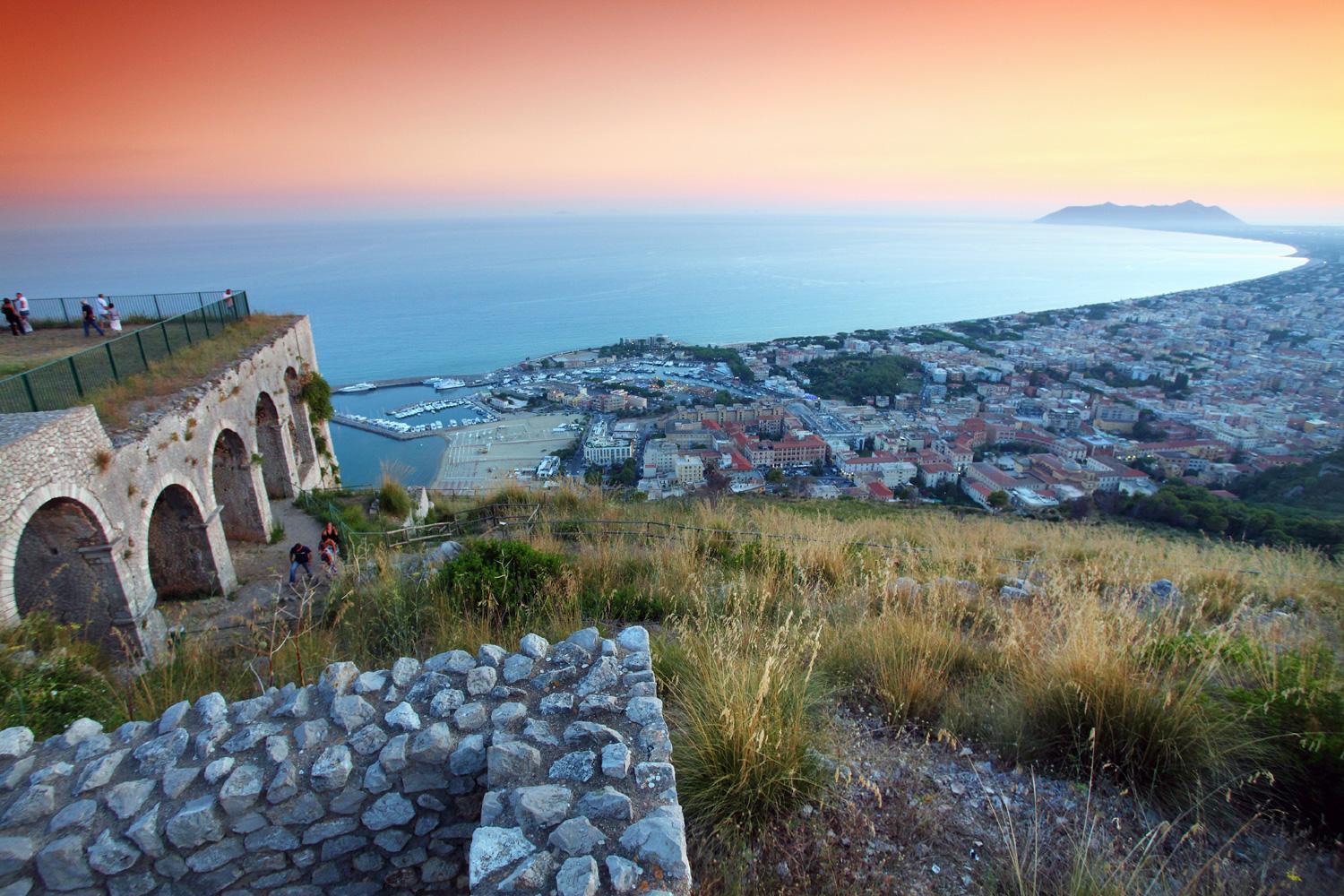 Apartamento Casa Vitelli - Centro Storico A Due Passi Da Tutto Terracina Exterior foto