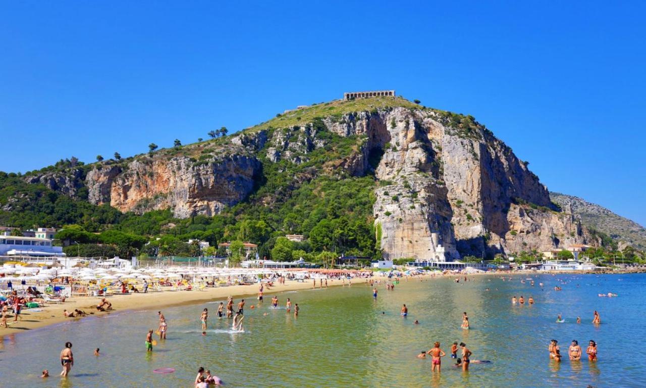 Apartamento Casa Vitelli - Centro Storico A Due Passi Da Tutto Terracina Exterior foto